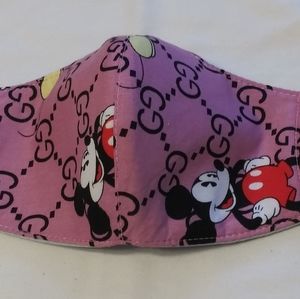 Pink Mickey Mouse face maak filter inside